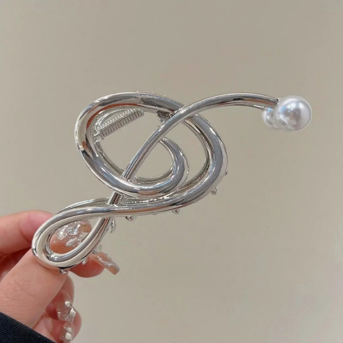 Pearl Treble Clef Hair Clip, e - Photography Date 评论和价格